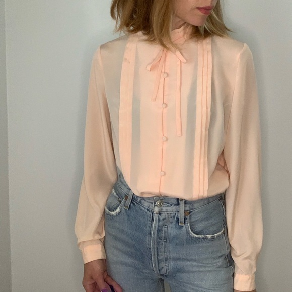 Vintage Tops - Vintage Femme Peach Tuxedo Blouse / Silk VTG Style